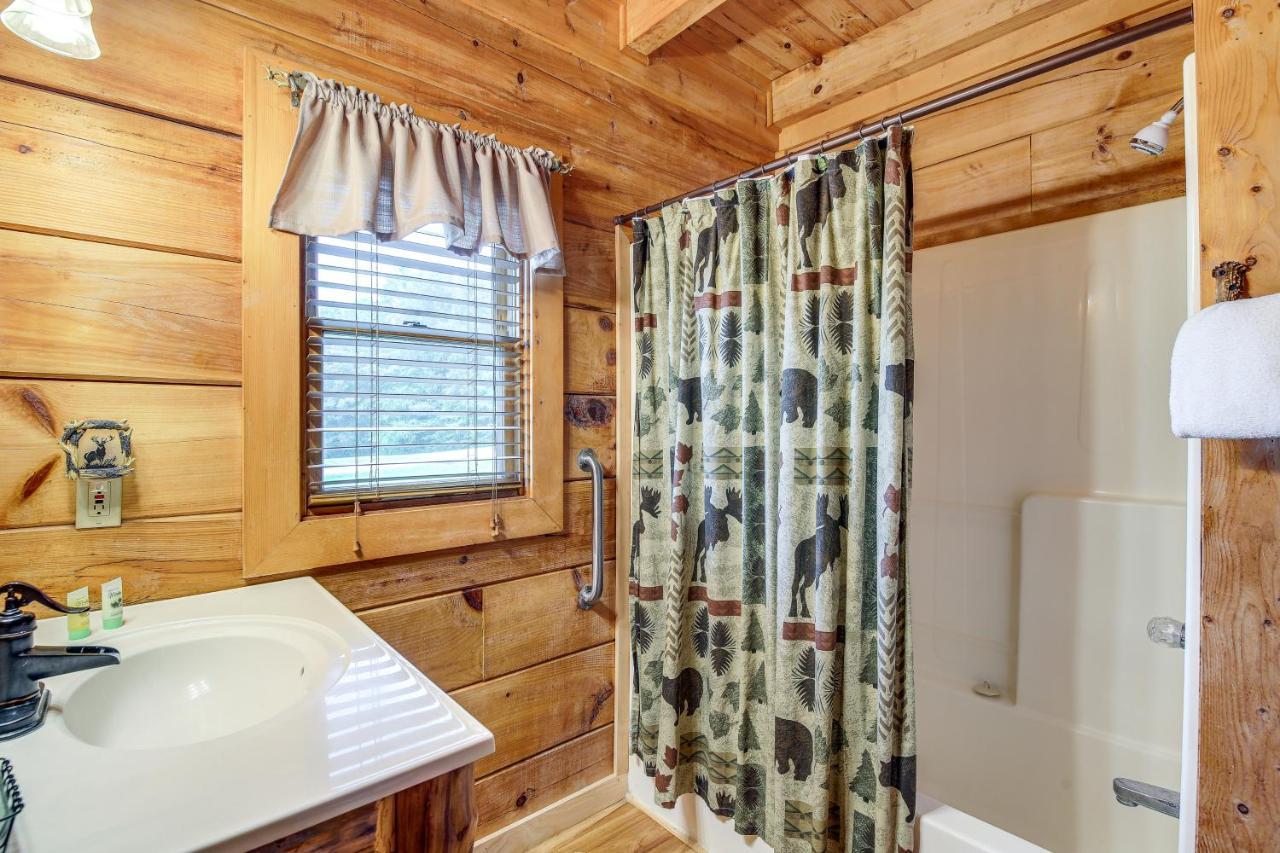 Sevierville Cabin With Wraparound Deck And Lake Access Экстерьер фото
